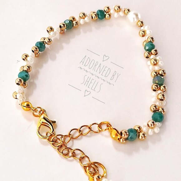 Floral Daisy Beaded Handmade Bracelet, Minimalist Stainless Steel Gold Accessory - Picture 5 of 9